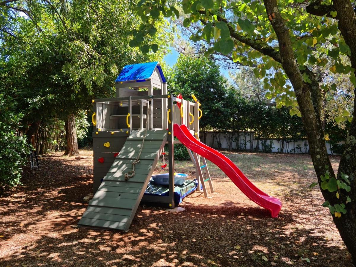 Villa Rosa With Yard And Children'S Playground Tar-Vabriga Extérieur photo