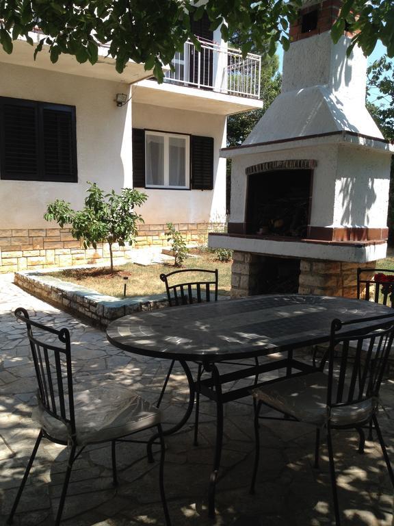 Villa Rosa With Yard And Children'S Playground Tar-Vabriga Chambre photo