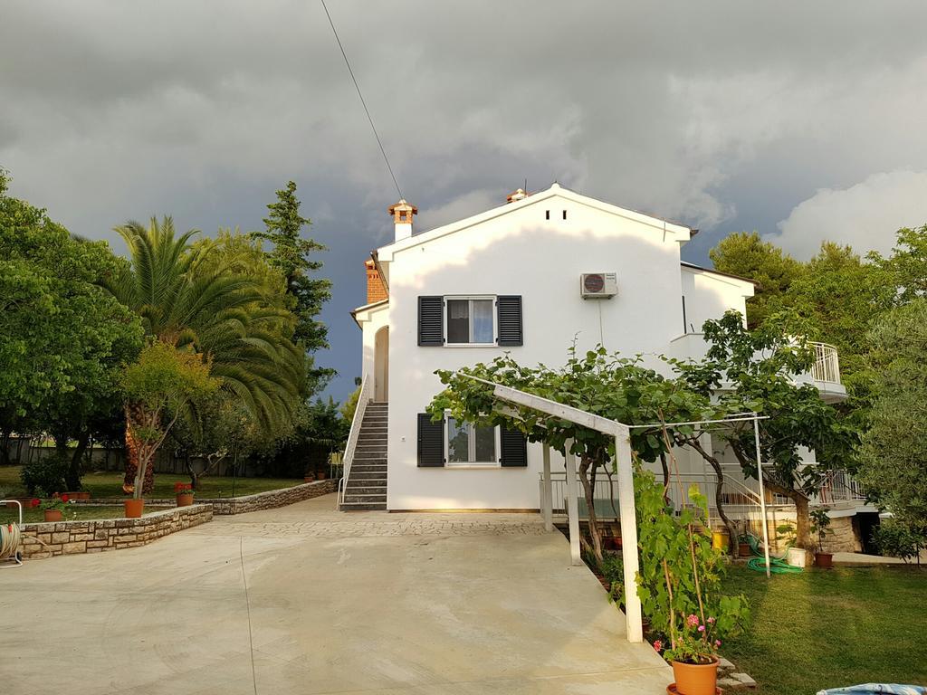 Villa Rosa With Yard And Children'S Playground Tar-Vabriga Extérieur photo