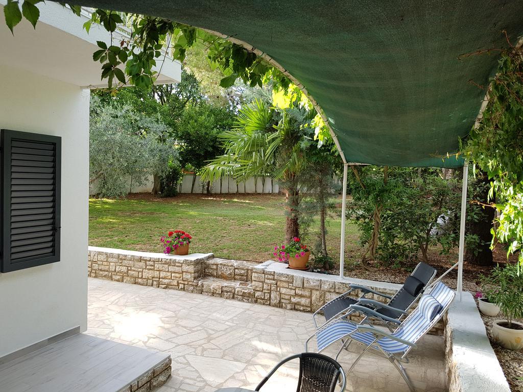 Villa Rosa With Yard And Children'S Playground Tar-Vabriga Extérieur photo