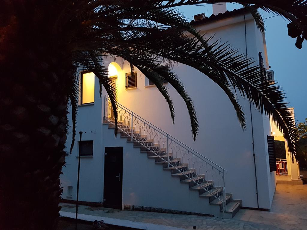Villa Rosa With Yard And Children'S Playground Tar-Vabriga Extérieur photo