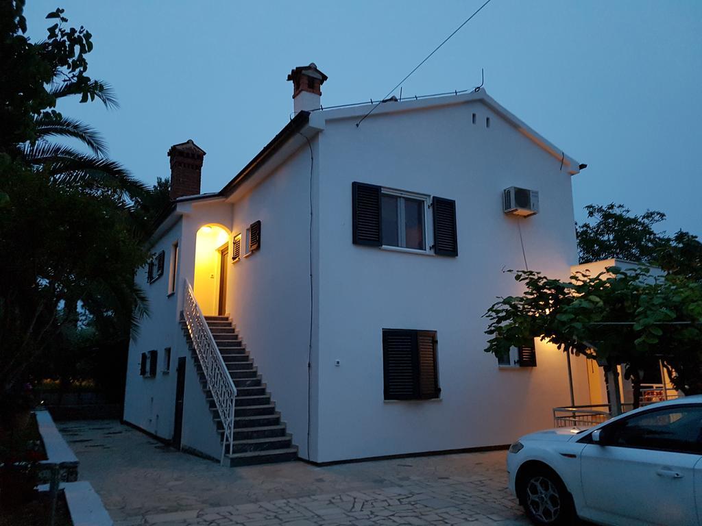 Villa Rosa With Yard And Children'S Playground Tar-Vabriga Extérieur photo