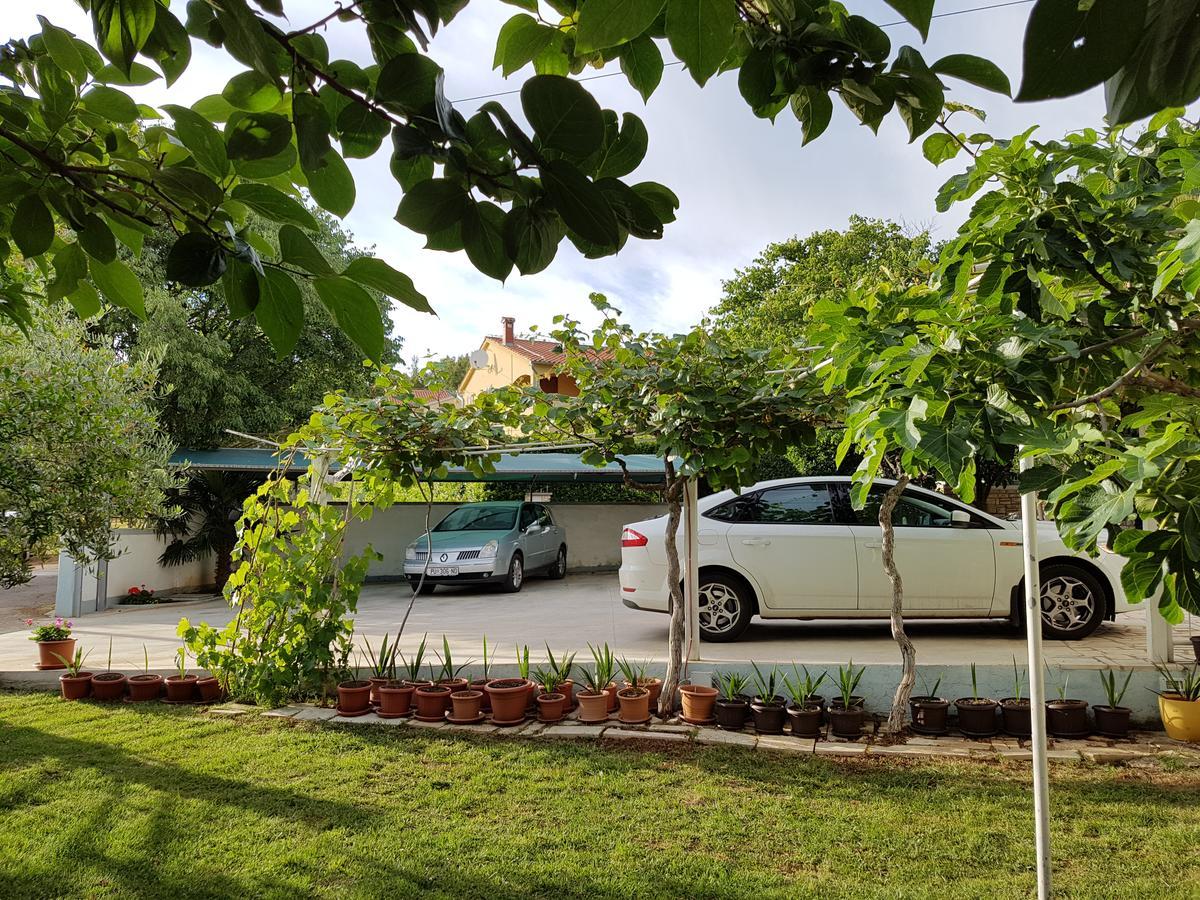 Villa Rosa With Yard And Children'S Playground Tar-Vabriga Extérieur photo
